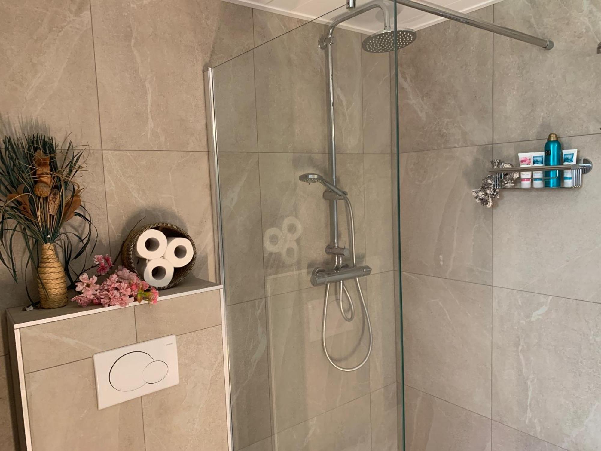 Den Ham Romantisch Wellness Appartement Met Prive Hottub Sauna Gamesroom מראה חיצוני תמונה