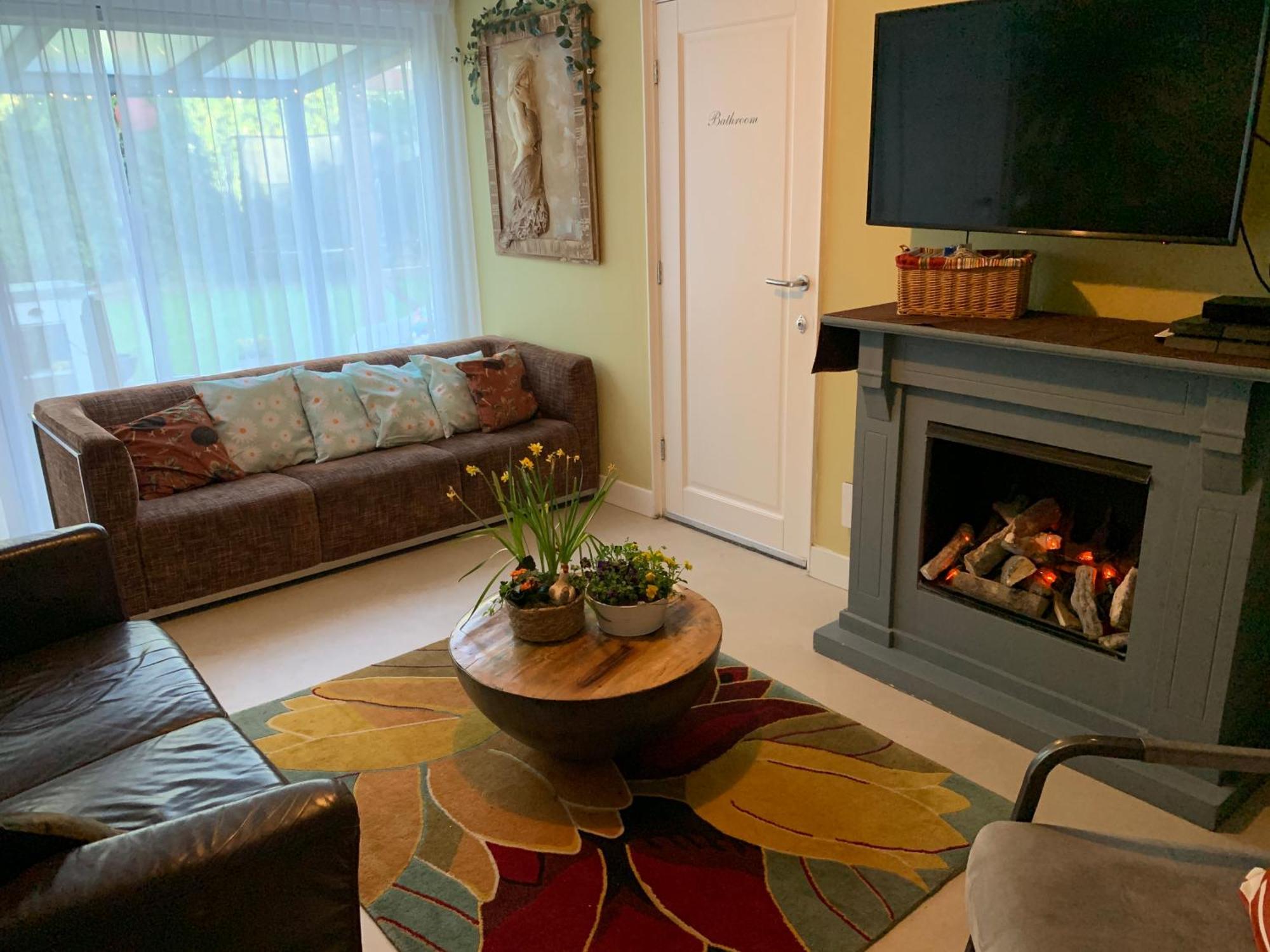 Den Ham Romantisch Wellness Appartement Met Prive Hottub Sauna Gamesroom מראה חיצוני תמונה